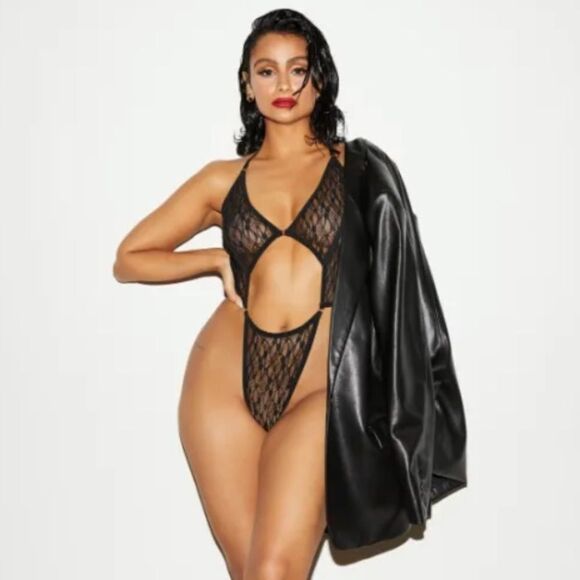 Elle Reve Nazanin Black Lace Cutout Bodysuit, Size Medium. NWT! - Picture 2 of 15